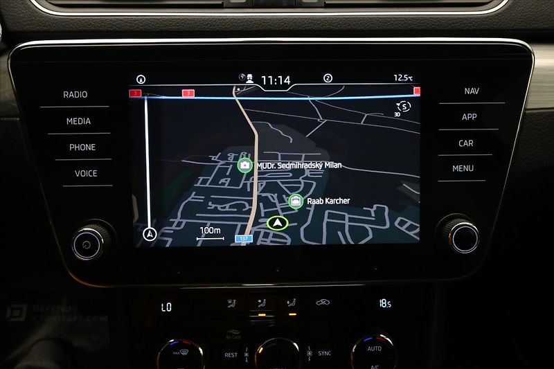 Škoda Superb 2,0 TDI 110kW DSG NAVIGACE Zár - fotka 19 z 30