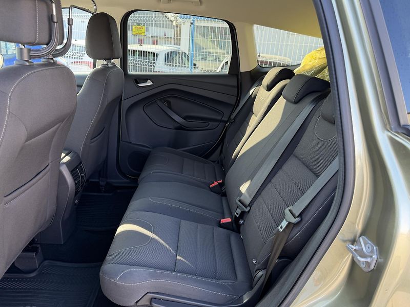 Ford Kuga 1,5 EcoBoost / 110kW  - fotka 33 z 50