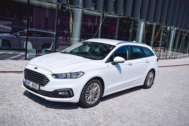 Ford Mondeo (2021) 2.0 138kw Hybrid ecvT TITANIUM - fotka 12 z 32