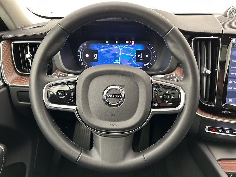 Volvo XC60 2.0 B4 4x4 ULTIMATE - fotka 17 z 33