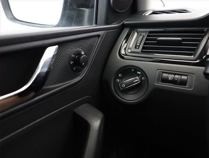 Škoda Superb (2010) 2.0 TDI, Serv.kniha, Tempomat - fotka 15 z 17