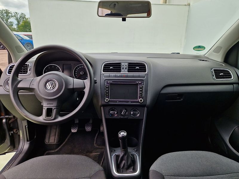Volkswagen Polo Comfortline 1.4 - fotka 11 z 34