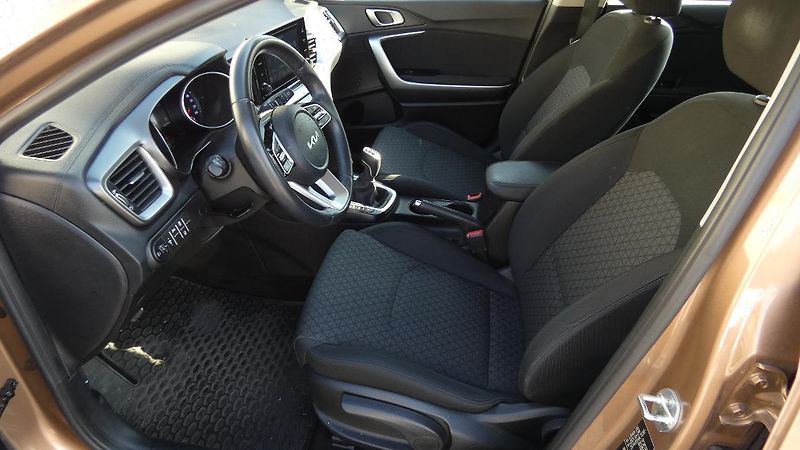 Kia Ceed 1.5 T-GDI 118kW SPIN - fotka 18 z 22
