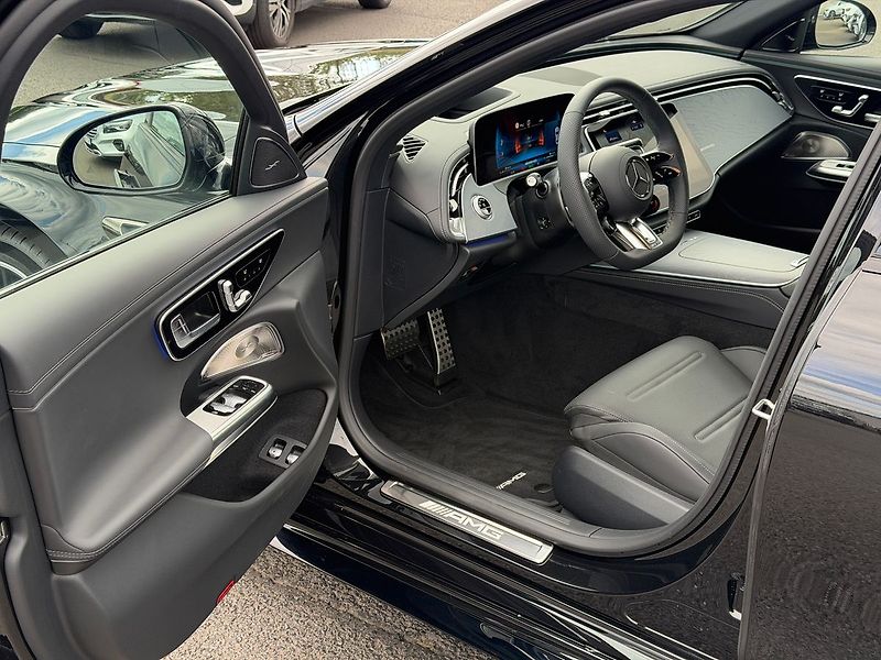 Mercedes-Benz Třídy E (2026) Mercedes-AMG E 53 HYBRID 4MATI - fotka 23 z 37