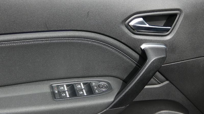 Renault Captur 1,3  TCe 140 Techno EDC - fotka 9 z 22