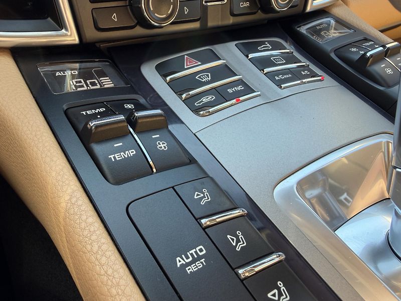 Porsche Panamera 3.0 DIESEL EDITION NAVI KAMERA - fotka 29 z 48