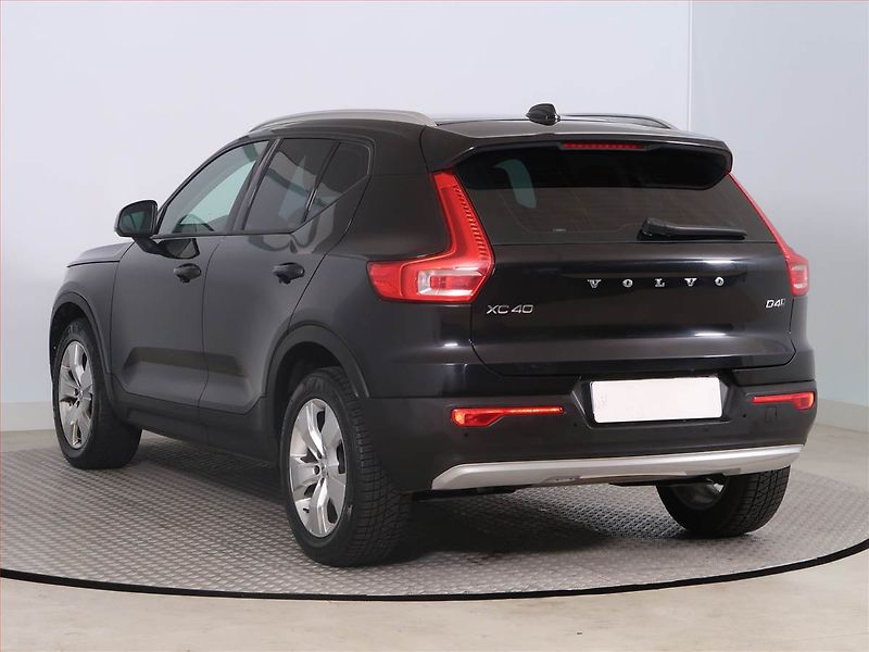 Volvo XC40 (2018) D4 AWD - fotka 4 z 24