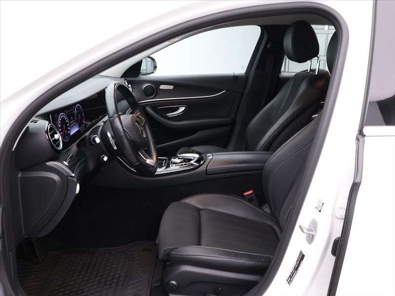 Mercedes-Benz Třídy E 2.0 220d 143kW 4Matic Aut. - fotka 12 z 34