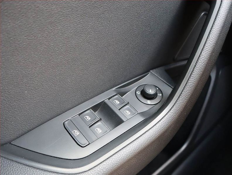 Škoda Superb (2017) 1.6 TDI, Kůže, Navi, Bi-Xenony - fotka 17 z 22