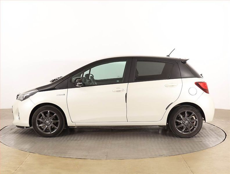 Toyota Yaris (2017) 1.5 Hybrid, Automat - fotka 3 z 19