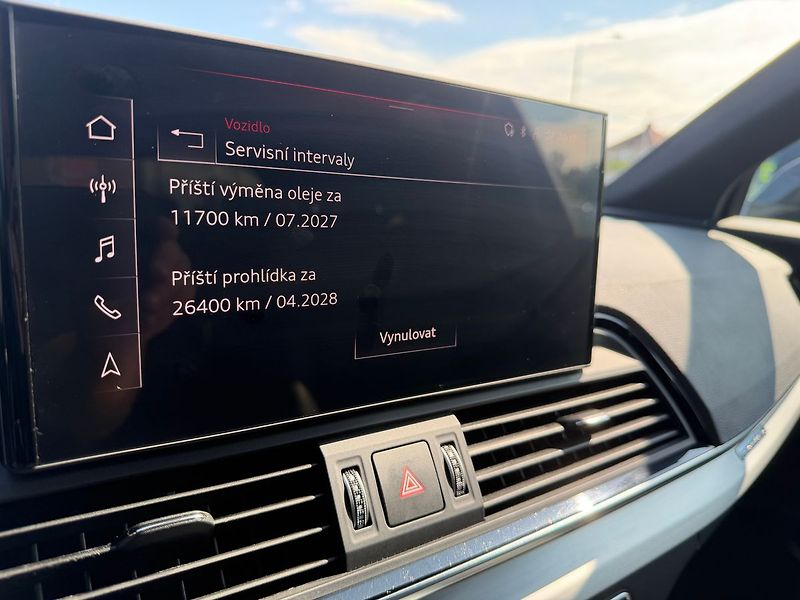 Audi Q5 S-line  2.0TDI 150kW Quattro S - fotka 15 z 23