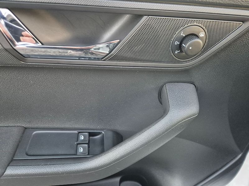 Škoda Fabia Combi 1,0 TSI Ambition TOP, zá - fotka 11 z 19