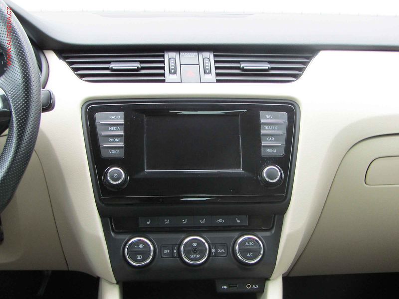 Škoda Octavia (2014) 2.0 TDi, 2.maj,ČR, Elegance - fotka 11 z 18