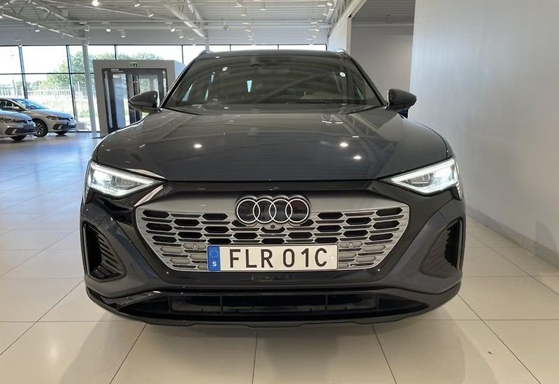 Audi Q8 e-tron 55 Q S-Line 360k Tažné SoH 94% - fotka 2 z 30