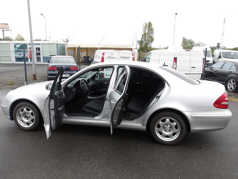 Mercedes-Benz Třídy E 2,2CDi - fotka 11 z 24