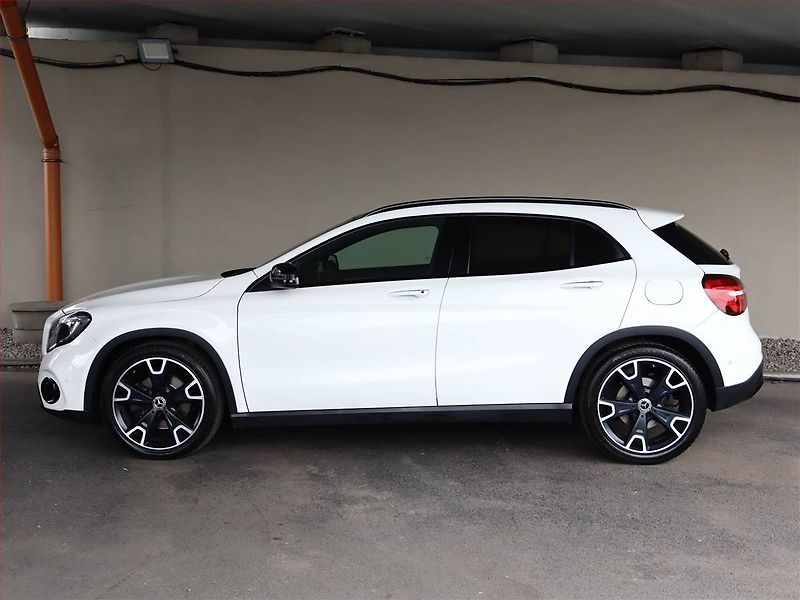 Mercedes-Benz GLA (2018) AMG line 220 4MATIC, 4X4 - fotka 3 z 22