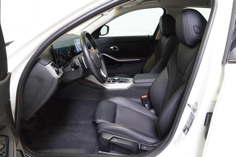 BMW Řada 3 318i,Advantage,115kw,Led,ČR, - fotka 12 z 33