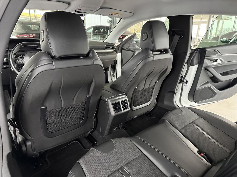 Peugeot 508 Hybrid 225*AT8*REZERVACE! - fotka 16 z 38