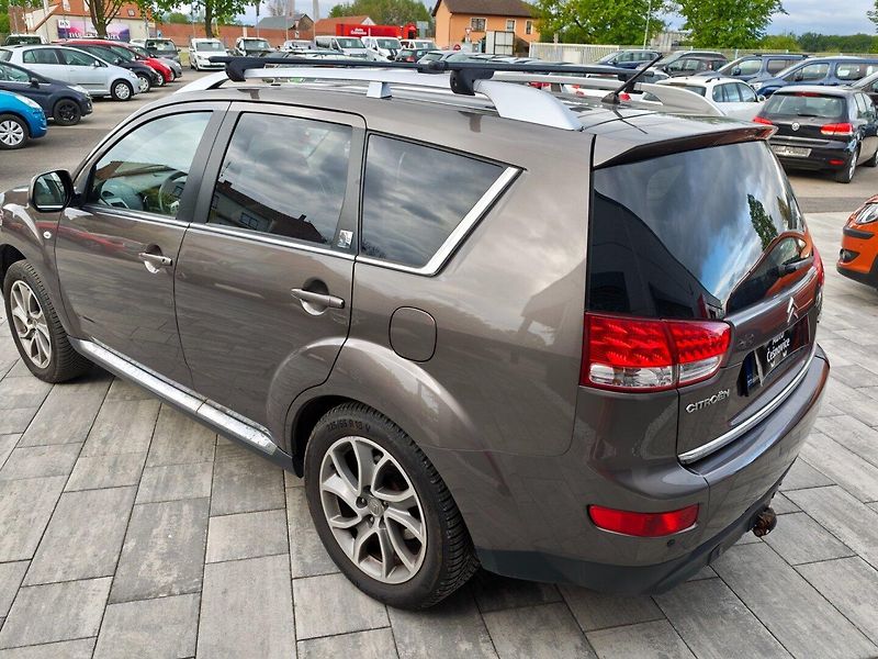 Citroën C-Crosser (2011) 2,2 HDI 4x4 7Míst 115 KW - fotka 8 z 33
