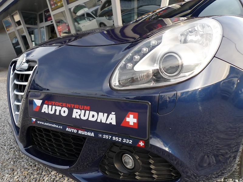 Alfa Romeo Giulietta 1,4 TB 125kW Navi Panorama - fotka 3 z 39