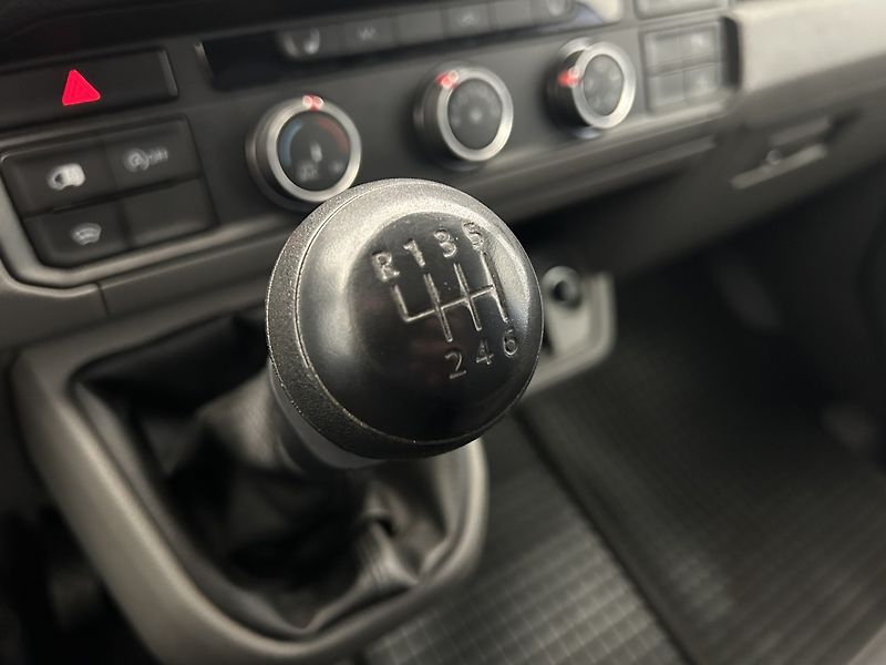 Volkswagen Crafter 2.0 TDI L3 H3 - fotka 14 z 23