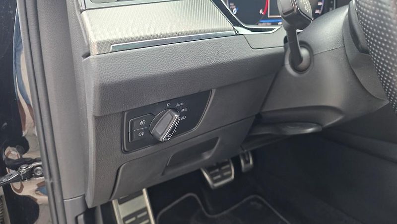 Volkswagen Passat (2023) 2.0 TDI 110kW DSG R-line - fotka 20 z 37