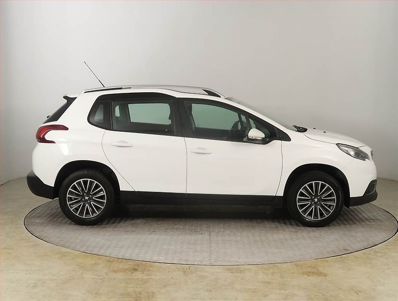 Peugeot 2008 (2018) 1.2 PureTech, Park. senzory - fotka 6 z 16