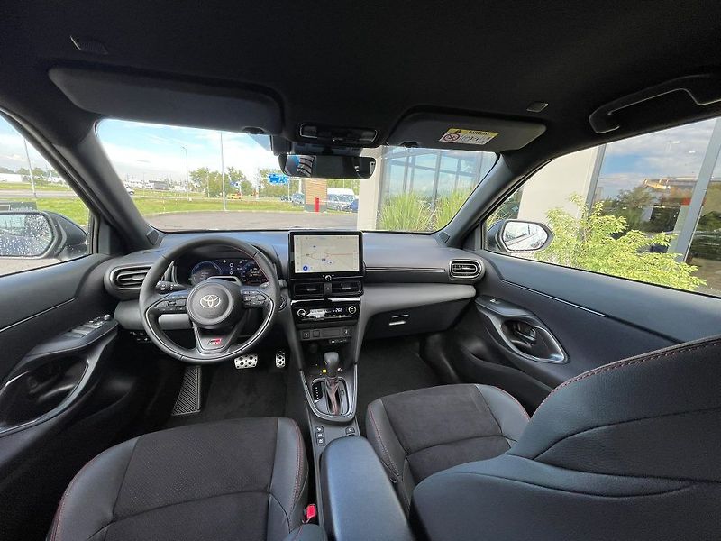 Toyota Yaris Cross 1.5 Hybrid 130k GR SPORT TECH - fotka 27 z 31
