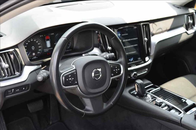 Volvo V60 (2020) 2,0 T6 TWIN ENGINE AWD - fotka 13 z 22