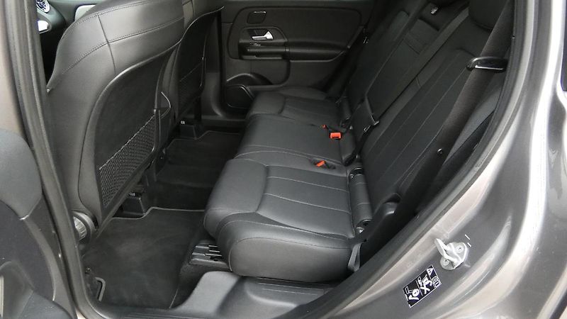 Mercedes-Benz GLB 200d 4MATIC - fotka 20 z 24