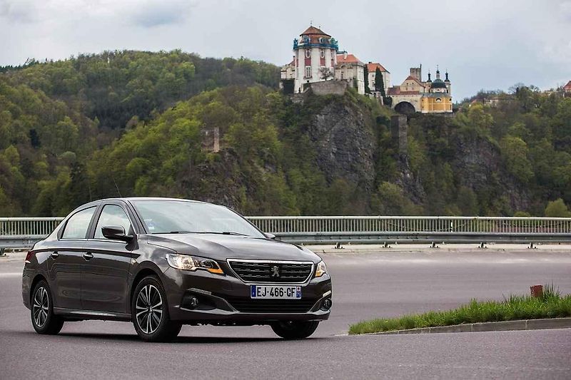 Peugeot 301.
