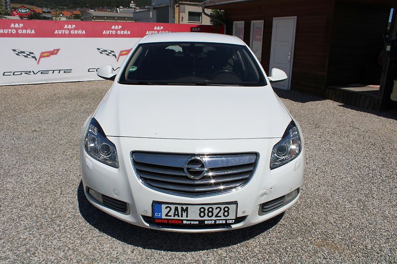 Opel Insignia (2011) REZERVACE - fotka 2 z 16