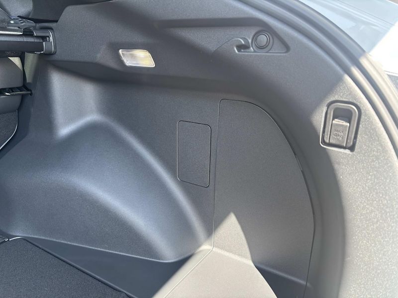 Subaru Solterra (2026) Touring 73 kWh AWD 252 kW - fotka 15 z 74