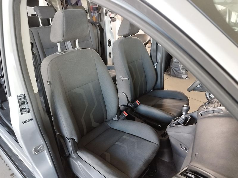 Ford Tourneo Connect (2015) 1.6TDCI,85kW,7-MÍST - fotka 13 z 24