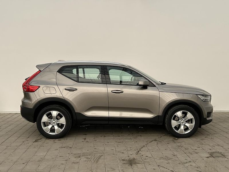 Volvo XC40 2.0  B4 Momentum Pro - fotka 4 z 31