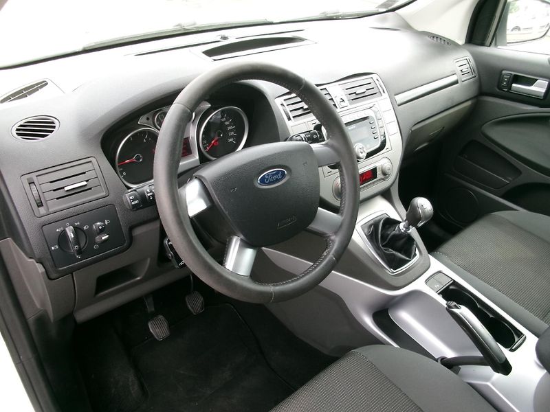 Ford Kuga 2,0TDCi NAVI AC 4x4 - fotka 8 z 27