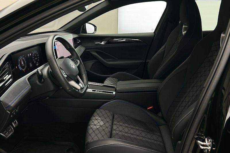 Volkswagen Passat TDI 4M R-Line DCC NezT IQ 360 - fotka 9 z 27