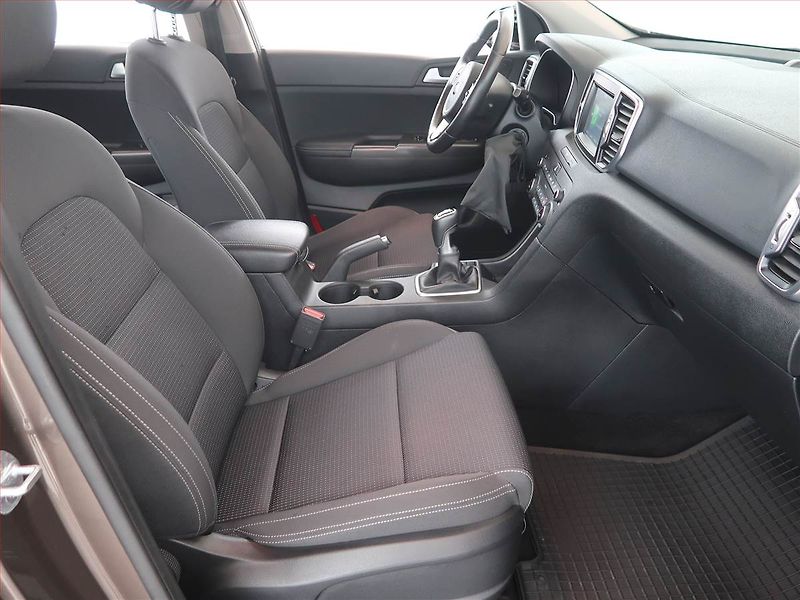 Kia Sportage (2016) 1.6 GDI, Serv.kniha, Navi - fotka 9 z 12
