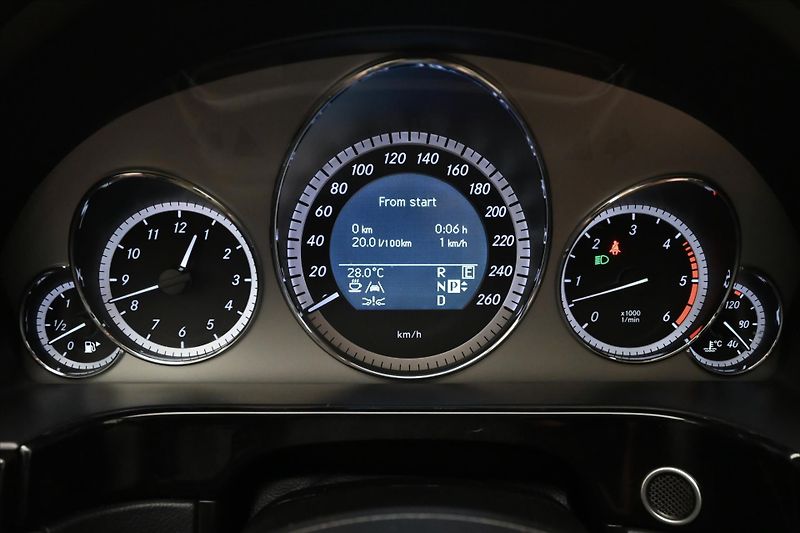 Mercedes-Benz Třídy E 3,0 350 CDi 195 kW Plný servis - fotka 16 z 31