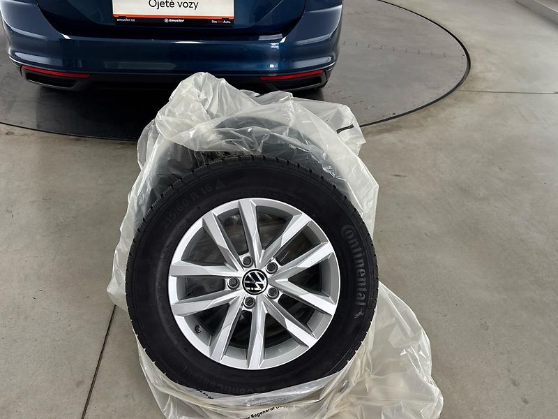 Volkswagen Passat Business DSG - fotka 27 z 31