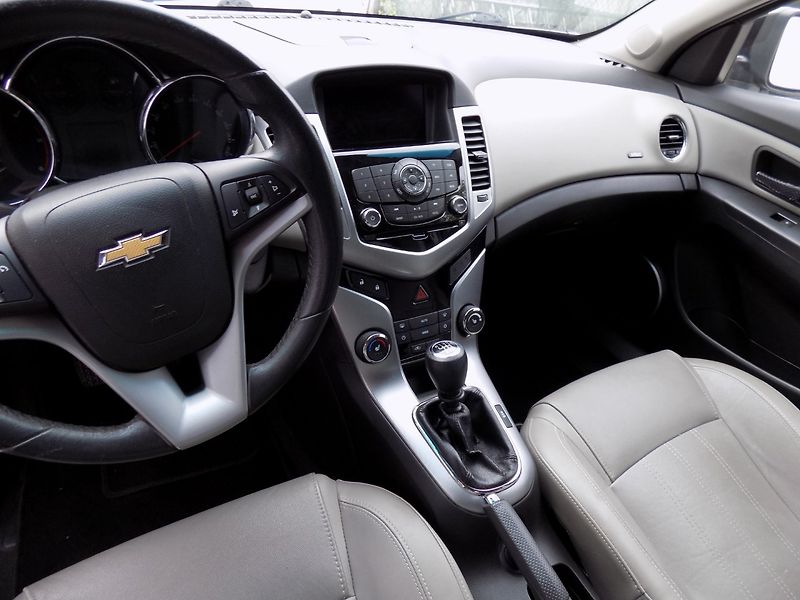 Chevrolet Cruze (2011) 2.0 VCDi/Klima/Kůže/NAVI/ - fotka 23 z 32