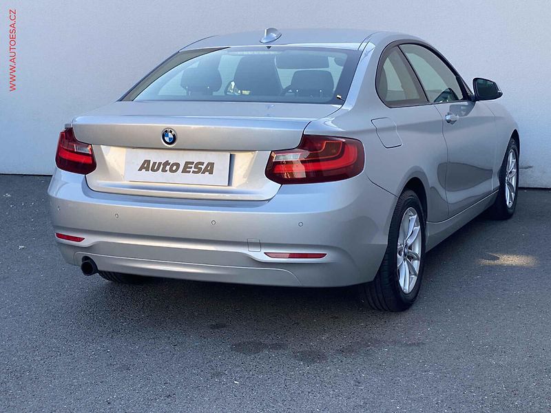 BMW Řada 2 (2014) 2.0i 220i, AT, kůže - fotka 4 z 18
