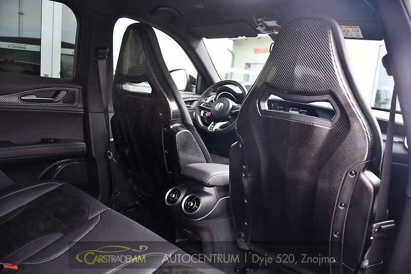 Alfa Romeo Stelvio 2.9V6 Bi-T SPARCO+AKRAPOVIČ - fotka 15 z 54
