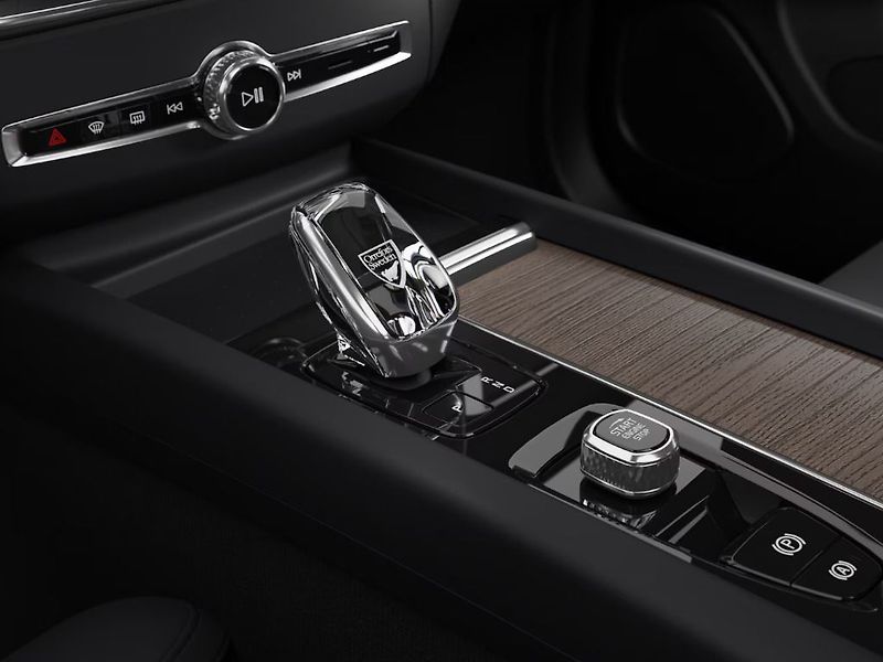 Volvo XC60 PLUS BRIGHT B5 AWD 184kW - fotka 8 z 11