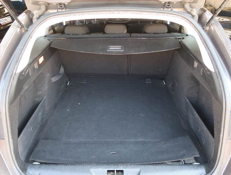Peugeot 308 (2014) 1.6 e-HDi, Navi, Tempomat - fotka 14 z 18