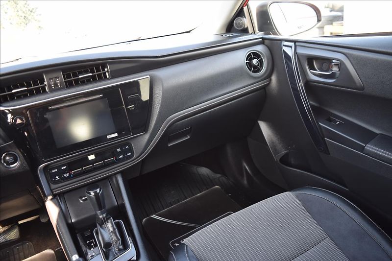 Toyota Auris 1,2 i 85KW XENONY AUTOMAT ALU - fotka 31 z 55