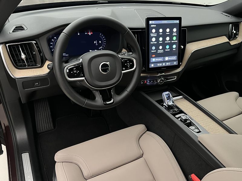 Volvo XC60 B5 AWD DARK PLUS RECHARGE CZ - fotka 4 z 44