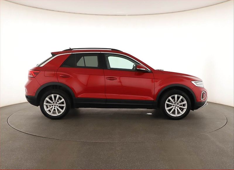 Volkswagen T-Roc (2025) 1.0 TSI - fotka 6 z 19