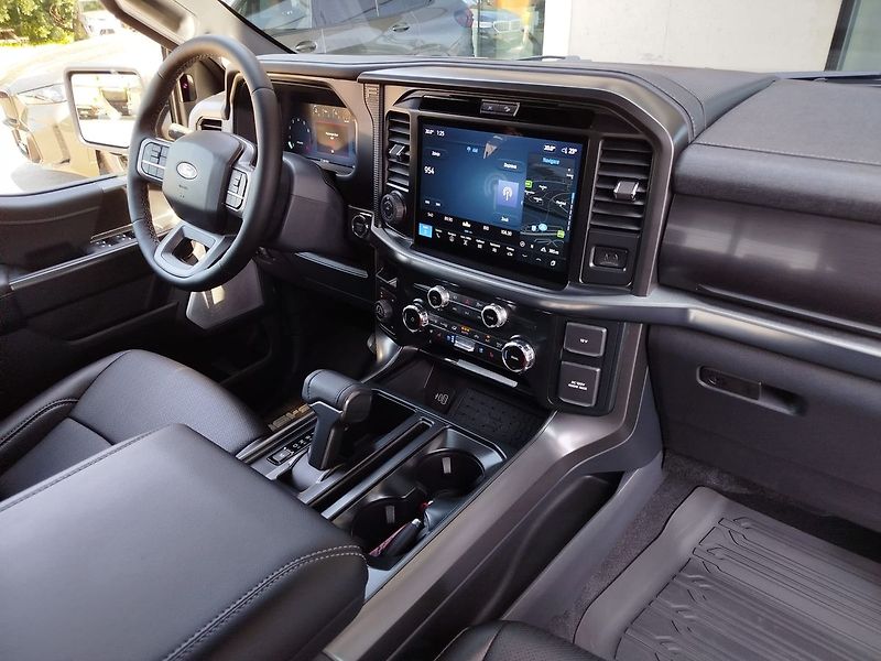Ford F-150 (2025) Lariat 5,0 298 kW - fotka 17 z 22