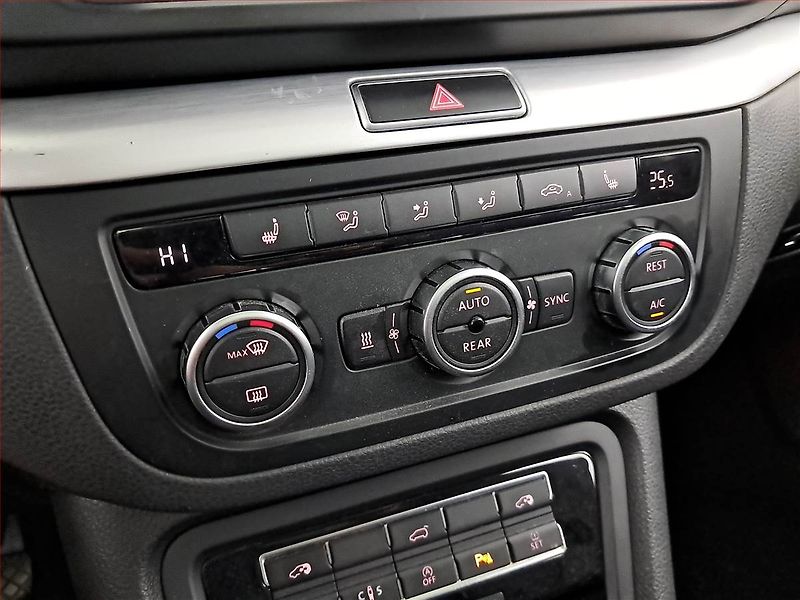 Volkswagen Sharan (2014) 2.0 TDI, Kůže, Navi, Bi-Xenony - fotka 17 z 22